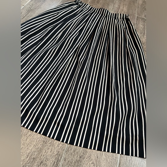J.Crew Black & White Striped Midi Skirt Size 4 | Elastic Waist Pockets Classic - Picture 3 of 7
